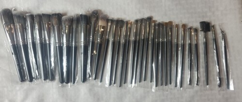 Makeup Brush Set 32Pcs - Professional Cosmetic Beauty Brushes Kit MAANGE